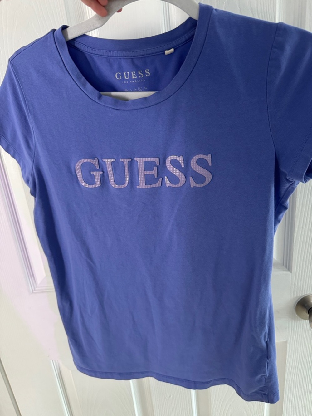 Size M Guess Short Sleeve Logo Tee in Periwinkle Blue